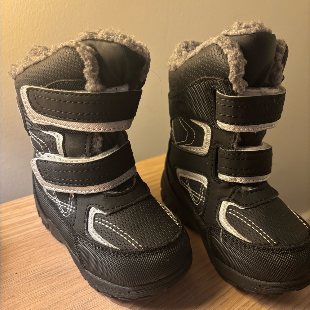 6M Khombu Kids Black Winter Boots